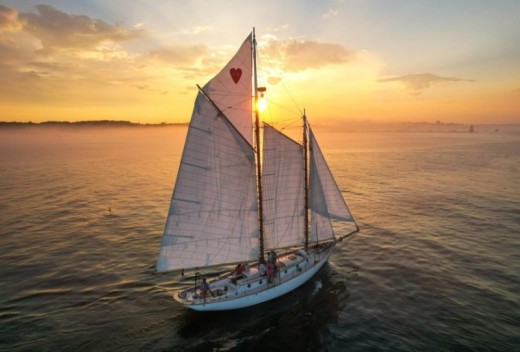 Portland: Sunset Sailing Cruise on a Historic Windjammer