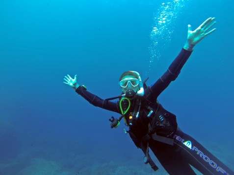 Immersione di 1 ora con noleggio attrezzatura & soggiorno 2 notti