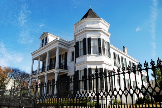 Garden District and mansion walking tour