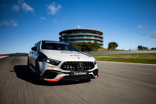 Conduzir um Mercedes AMG CLA45 1 volta + 1 volta em co-piloto