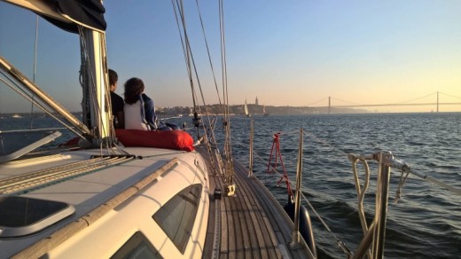 Passeio Sunset (2h) com tapas em Veleiro Exclusivo no Tejo p/2