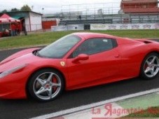 Giro come pilota su Ferrari 458 & soggiorno 2 notti
