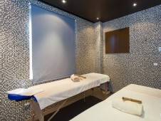 2 noches en hotel de 4 * con desayunos +1 cena romántica , Spa y Visita guiada por Lisboa para 2 personas