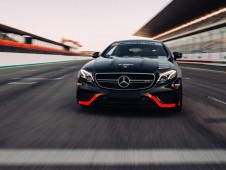 Conduzir um Mercedes AMG CLA45 4 voltas + 1 volta em co-piloto