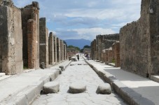 Round trip service Rome-Pompeii with skip-the-line tickets and audio guide