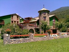 Pack descenso de barrancos o rafting + 1 noche de estancia