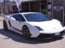 Giro da copilota su una Lamborghini LP570 & soggiorno 2 notti