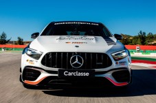 Conduzir um Mercedes AMG CLA45 4 voltas + 1 volta em co-piloto