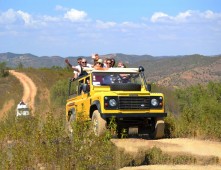 Tour privado Land Rover no Algarve 4 horas en Família (1/2 Dia)
