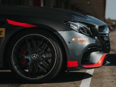 Conduzir um Mercedes AMG CLA45 4 voltas + 1 volta em co-piloto