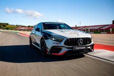 Conduzir um Mercedes AMG CLA45 1 volta + 1 volta em co-piloto