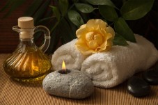 Massagem com Velas Quentes