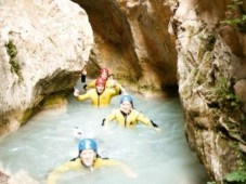 Pack descenso de barrancos o rafting + 1 noche de estancia