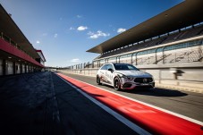 Conduzir um Mercedes AMG CLA45 2 voltas + 1 volta em co-piloto