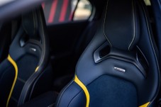 Conduzir um Mercedes AMG CLA45 4 voltas + 1 volta em co-piloto