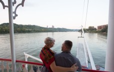 Cincinnati: Ohio River Cruise with Buffet Dinner