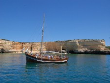 Almoço a Bordo em Barco Pirata na Costa do Algarve
