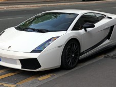 Giro da copilota su una Lamborghini Gallardo & soggiorno 2 notti
